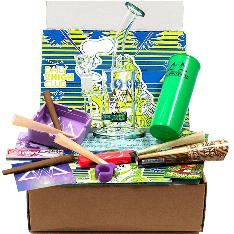 weed smoking accessories box rom Daily High Club