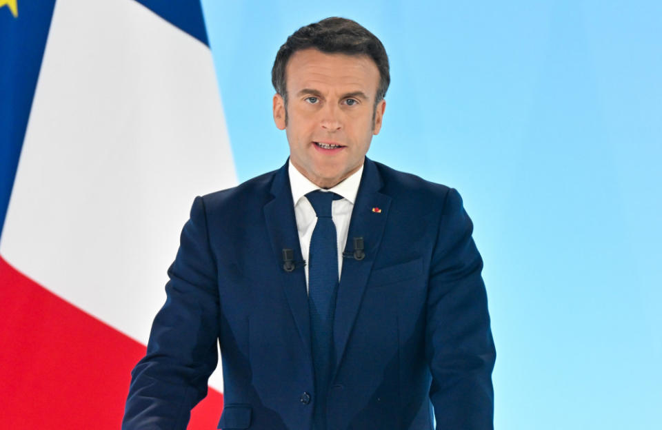 "Quand on a eu cinq ans de Hollande, et que son héritier, son fils, ou son bât***, Emmanuel Macron, est présenté comme étant la continuité de cette gauche-là, ça pourrait être laminé dans le pays"