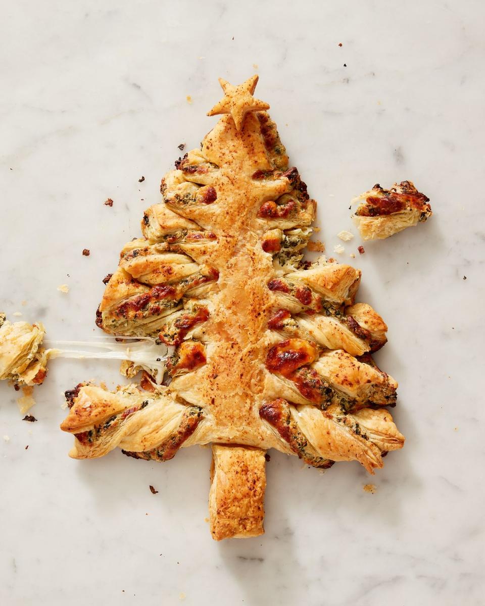 cheesy spinach dip christmas tree