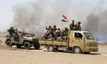 Iraq's Shi'ite paramilitaries ride in military vehicles in Nibai May 26, 2015. REUTERS/Stringer