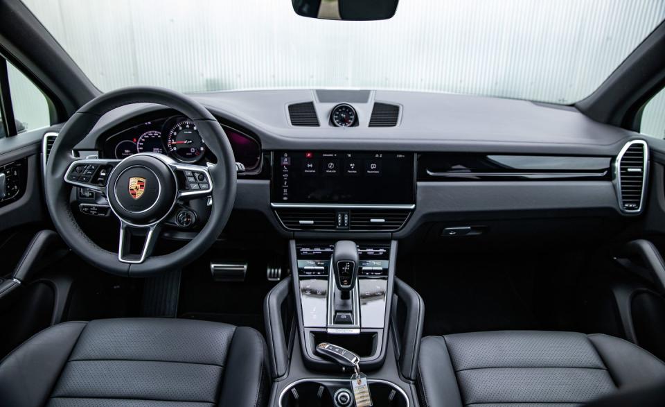 <p>2019 Porsche Cayenne S</p>