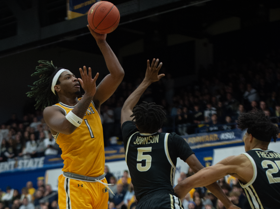 Kent State's VonCameron Davis takes a shot as Akron's Tavari Johnson and Enrique Freeman defend Jan. 19 in Kent. Davis led the Golden Flashes with 20 points in an 86-71 loss Friday at Toledo.