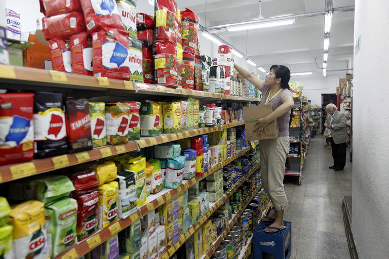 SUPERMERCADO CHINO DEL BARRIO DE CABALLITO, AV. GALLARDO AL 900
 IGNACIO COLO      05_2