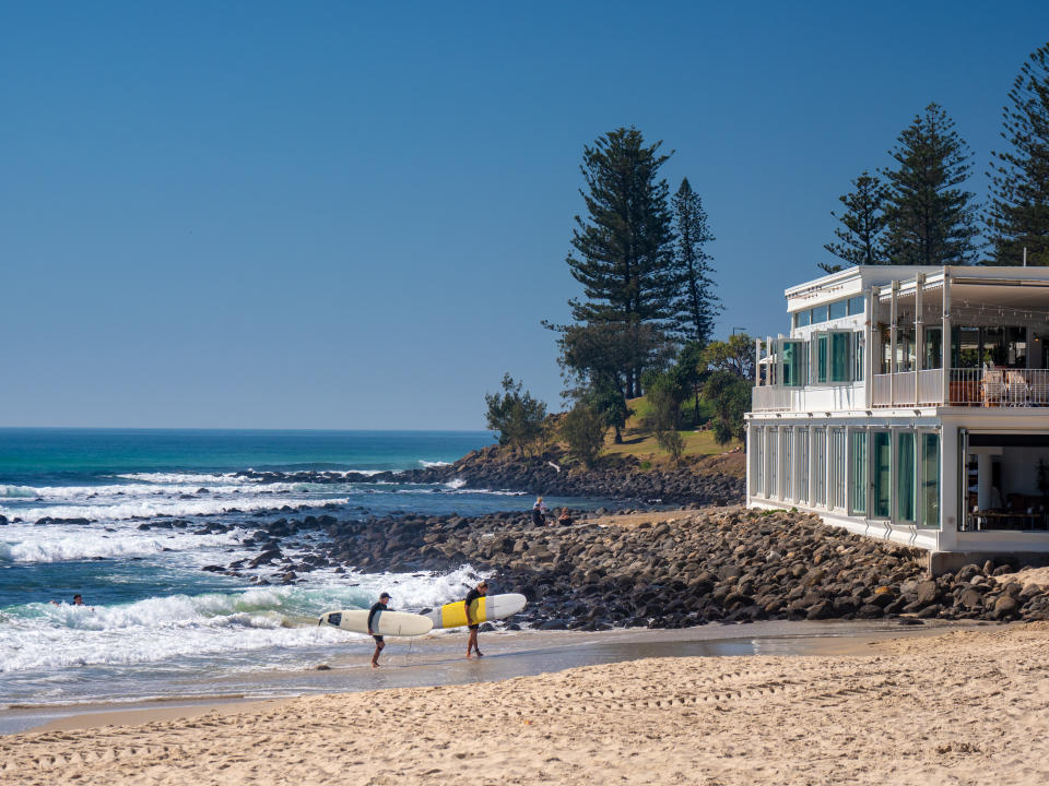 Burleigh Heads Beach, Gold Coast (Photo : Tourism Australia)
