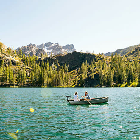 Leisurely rowing: Lakes Basin, CA
