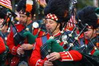 <p>Members of the FDNY Emerald Society march up Fifth Ave. in the Veterans Day parade in New York on Nov. 11, 2017. (Photo: Gordon Donovan/Yahoo News) </p>