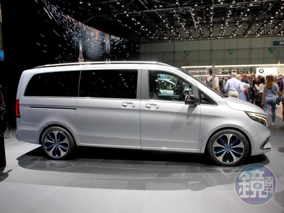 整體造型沿襲自小改款 V-Class（Concept EQV）。