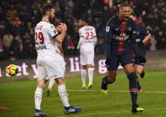 <p>Dix jours après la défaite du PSG face à Guingamp en demi-finale de Coupe de la Ligue, les hommes de Tuchel se vengent, et de quelle manière ! Les Parisiens atomisent les Guingampais 9-0, le plus gros score du PSG cette saison et un record égalé pour le club de la capitale. En mars 2016, les Parisiens l’avaient déjà emporté 9-0 en Ligue, c’était à Troyes. Vous êtes prêts pour la liste des buteurs de cette rencontre ? Attention, elle est longue : Neymar, Mbappé, Mbappé, Cavani, Cavani, Neymar, Cavani, Mbappé et Meunier. Ouf. </p>