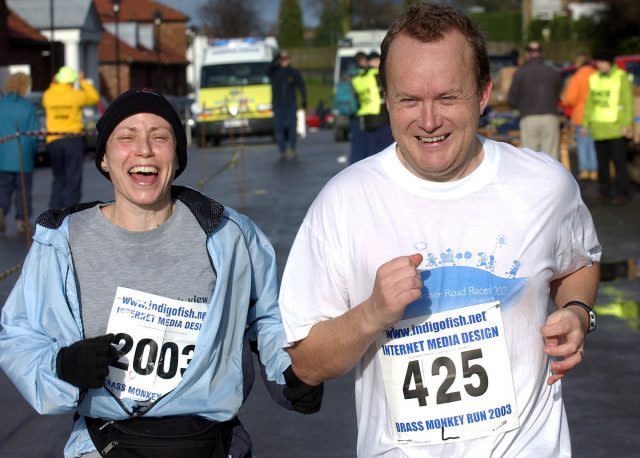 Jane Tomlinson  completing the Brass Monkey Run half marathon in York with husband Mike 