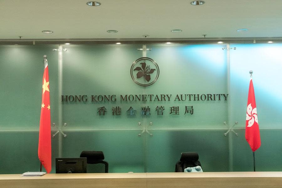 金管局公布，7月份外匯基金的境外資產減少393億港元。