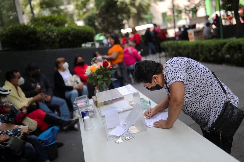 Workers continue to strike at Mexican magnate Slim's Telmex