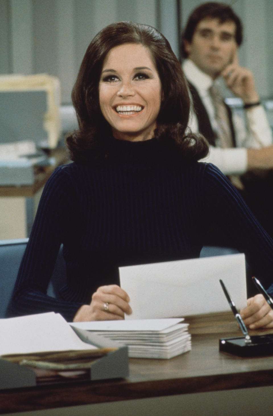 14. Mary Tyler Moore dies