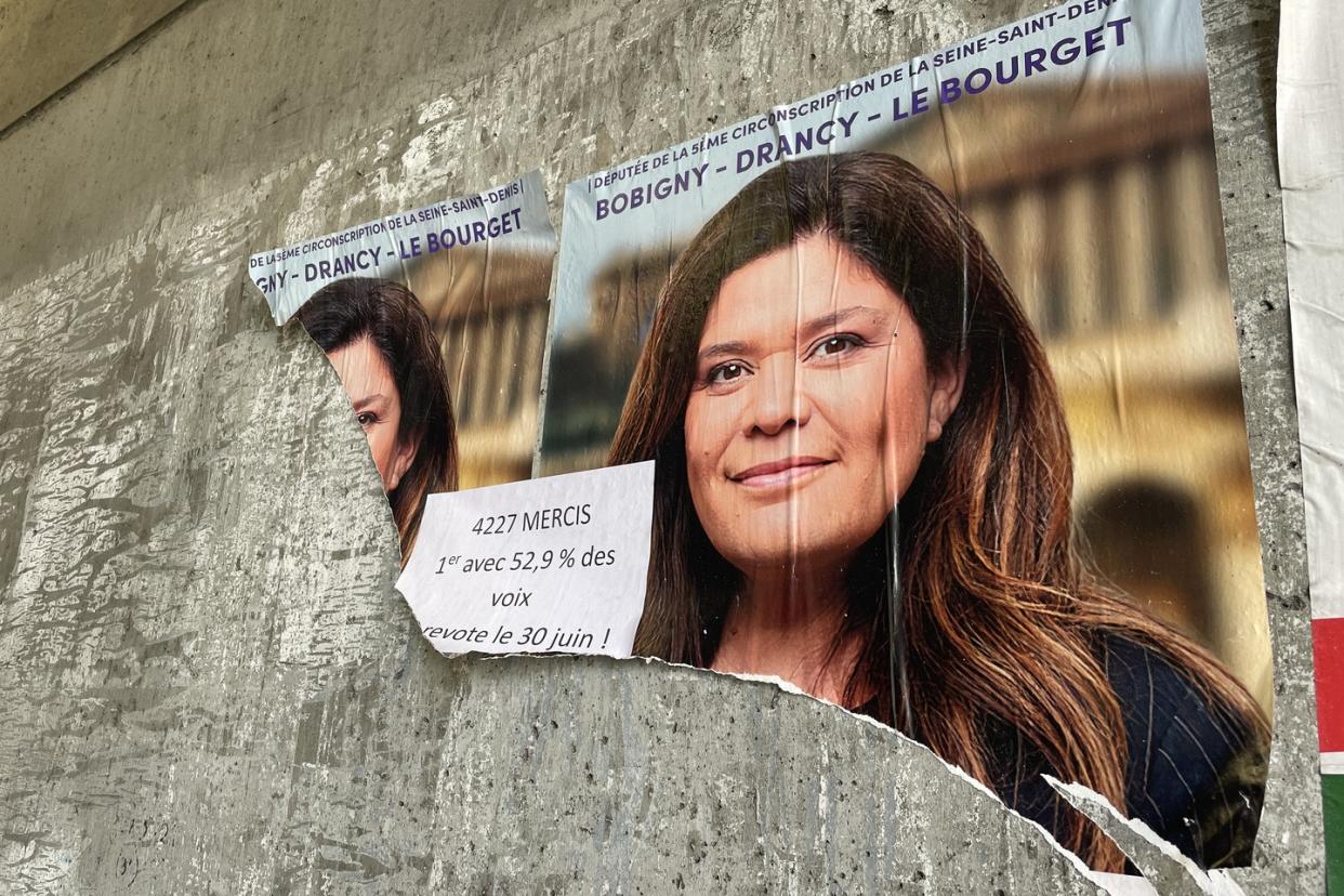 Bobigny, le 25 juin 2024. Les affiches de Raquel Garrido sont souvent arrachées, dans une campagne tendue.  - Credit:Le Point/Bartolomé Simon