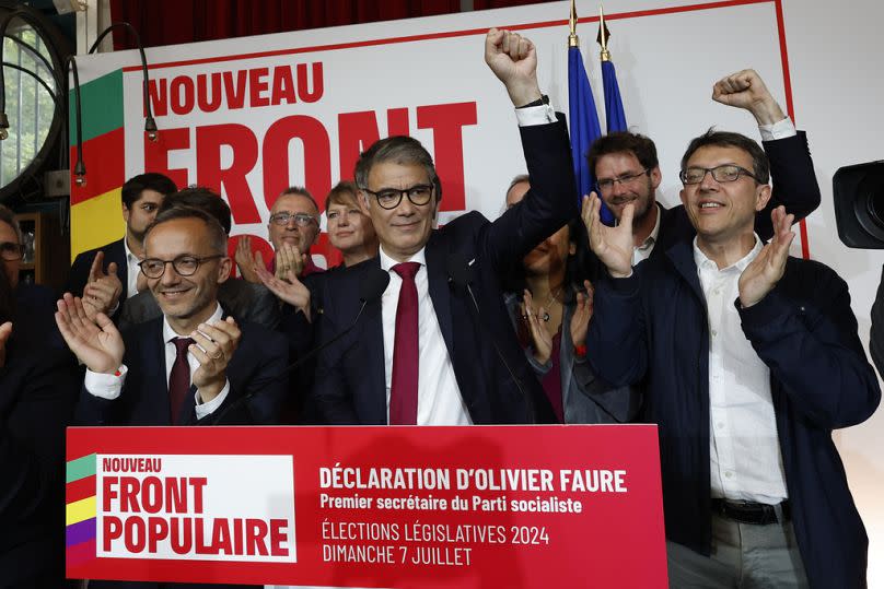 Olivier Faure (centro) es el líder del Partido Socialista. Se le acusa de bloquear las negociaciones para nombrar al futuro primer ministro de Francia.