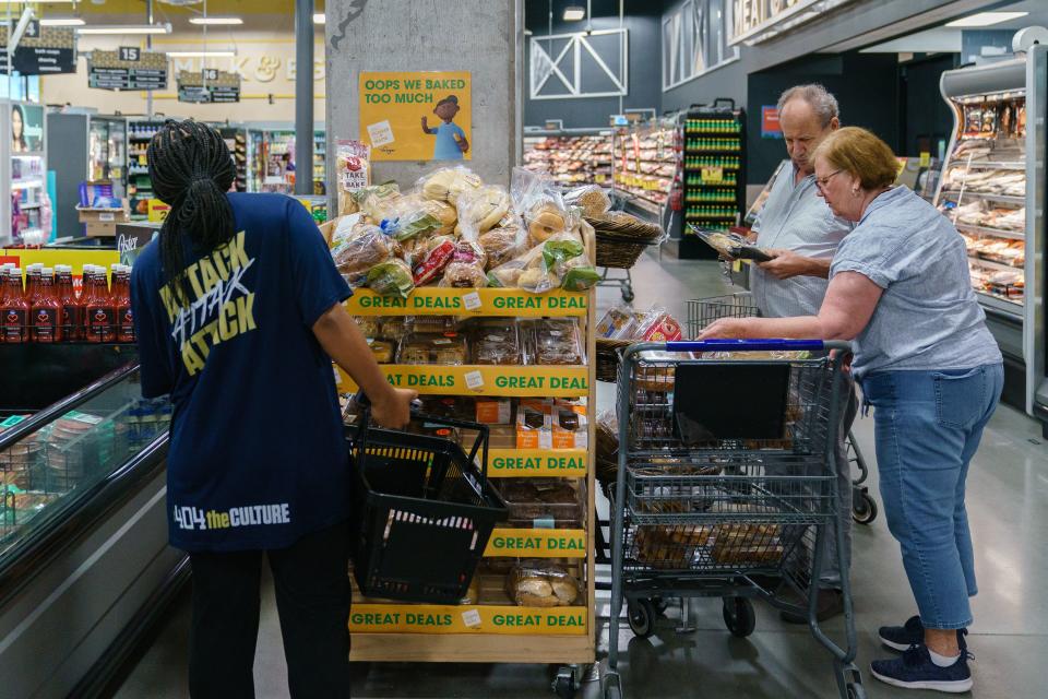 Shoppers are seen in a Kroger supermarket on October 14, 2022, in Atlanta, Georgia. - Economic prospects are becoming 