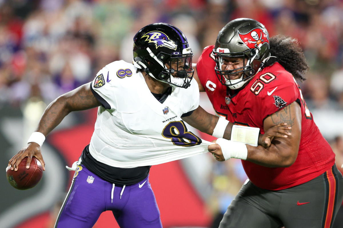 Bucs hang on to beat Ravens, 26-20