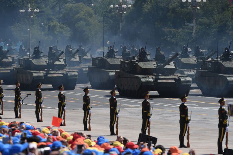 El imponente desfile militar chino para conmemorar el 70° aniversario de la derrota de Japón en la Segunda Guerra Mundial se realizó en la plaza Tiananmen, en Pekín. El presidente Xi Jinping estuvo acompañado por el primer mandatario ruso, Vladimir Putin