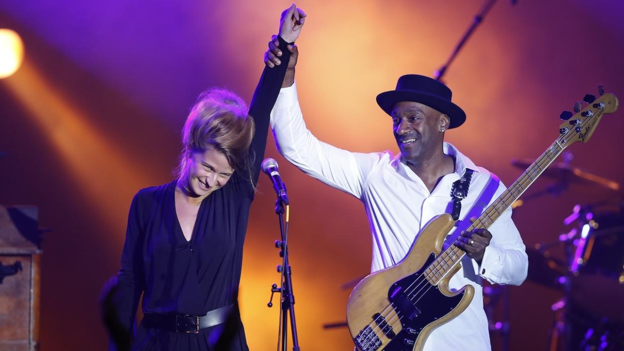  US Marcus Miller, jazz composer and bass guitarist, and Belgium singer Selah Sue (L) perform on stage during the Monte Carlo Summer Festival on July 23, 2014 in Monaco. AFP PHOTO / VALERY HACHE. 