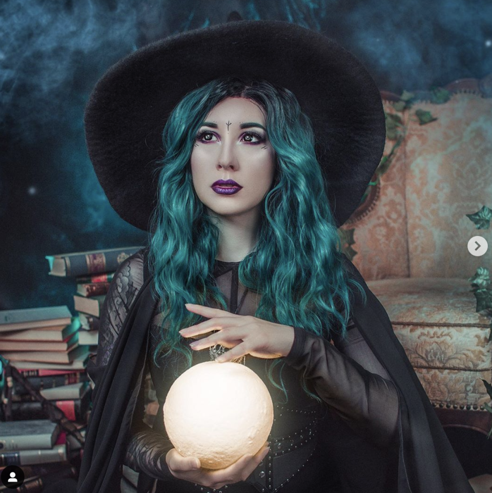 Fortune-Telling Witch