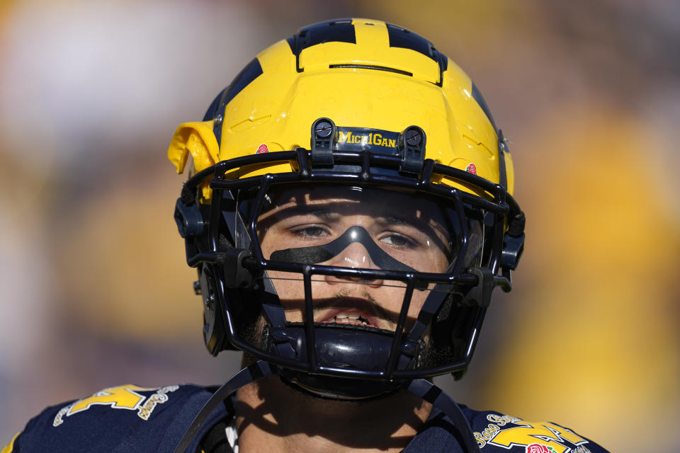 Michigan running back Blake Corum warms up before the Rose Bowl CFP NCAA semifinal college football game against Alabama, Monday, Jan. 1, 2024, in Pasadena, Calif. (AP Photo/Mark J. Terrill)