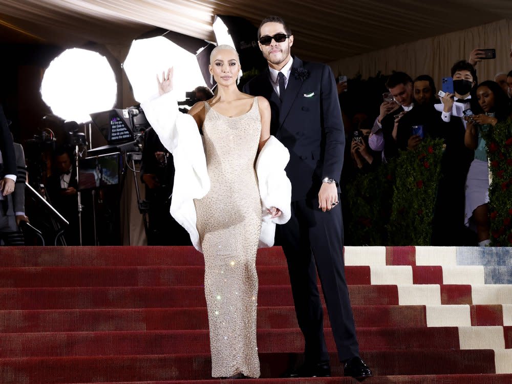 Kim Kardashian und Pete Davidson auf dem roten Teppich der Met Gala 2022. (Bild: imago/UPI Photo)