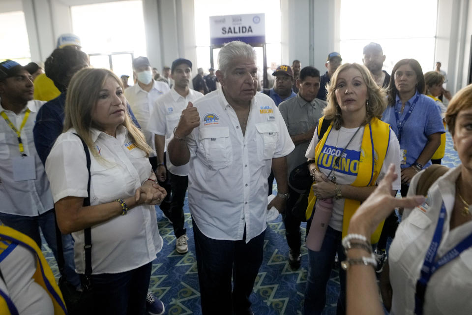 El candidato presidencial de Realizando Metas, José Raúl Mulino, después de votar en las elecciones generales en Ciudad de Panamá, el domingo 5 de mayo de 2024. (AP Foto/Matías Delacroix)