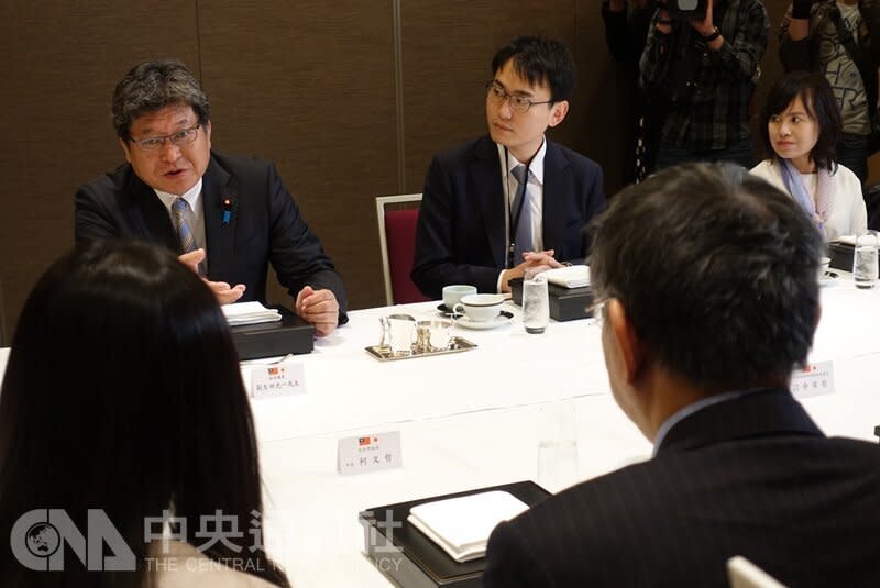 台北市長柯文哲24日與自由民主黨代理幹事長萩生田光一（左1）早餐會，雙方觸及核食進口議題。（中央社）