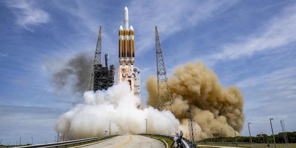 The last Delta 4 Heavy rocket climbs away from the Cape Canaveral Space Force Station on April 9, 2024, carrying a classified National Reconnaissance Office spy satellite. / Credit: United Launch Alliance