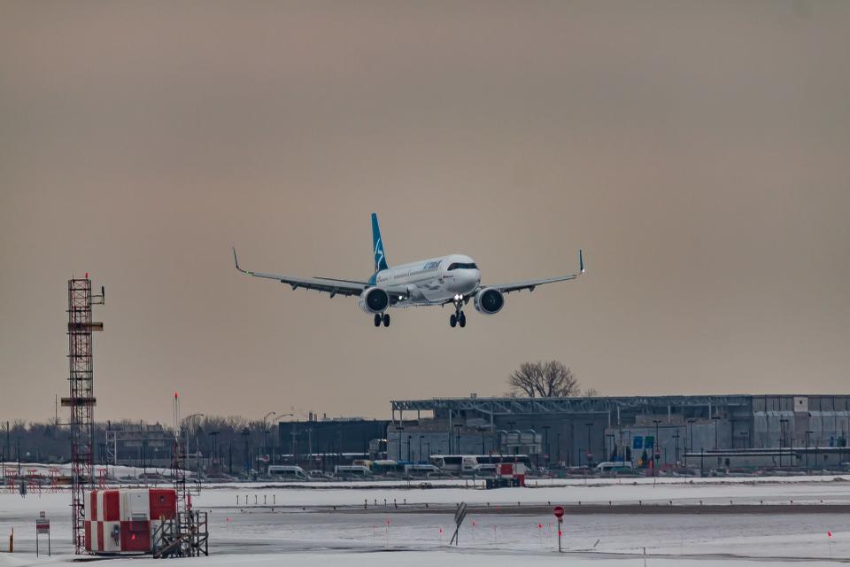 為了維持營運，各家航空公司紛紛開始砍航線。（示意圖／取自pexels／Vincent Albos）