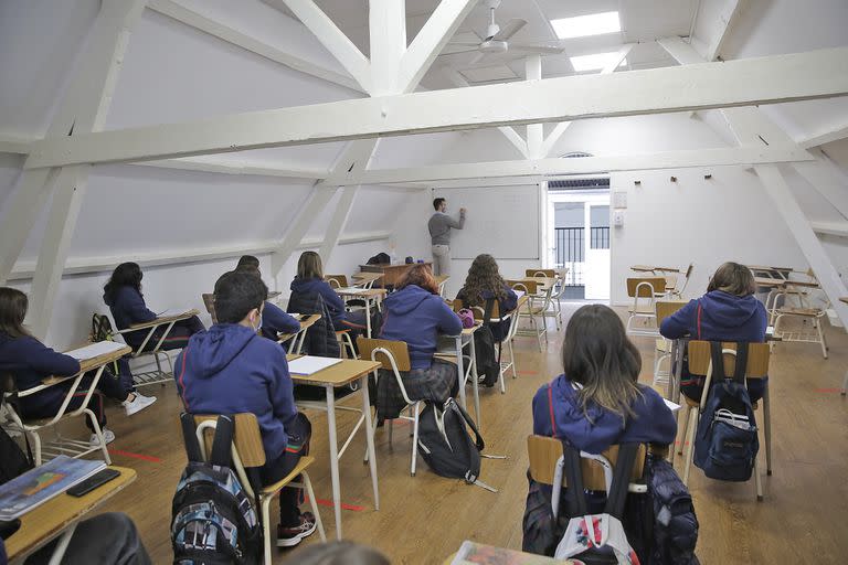 Clases presenciales en colegio St Nicholas School de Olivos