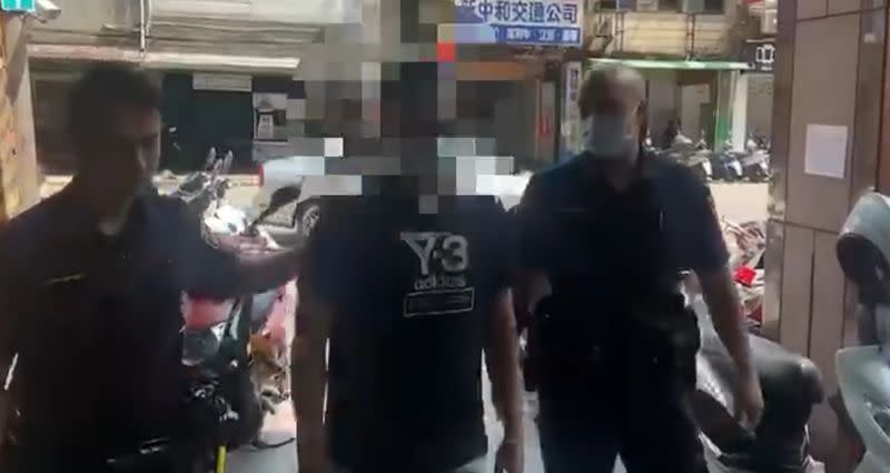 ▲警方透過監視器，於今天上午順利逮捕謝男到案。（圖／翻攝畫面）