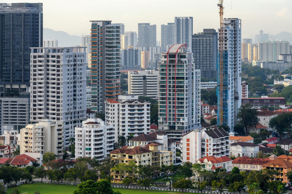 馬來西亞樓較香港平一大截，雖然當地樓價屢創新高，但全國住宅平均樓價僅46.56萬令吉（約76.82萬港元）。