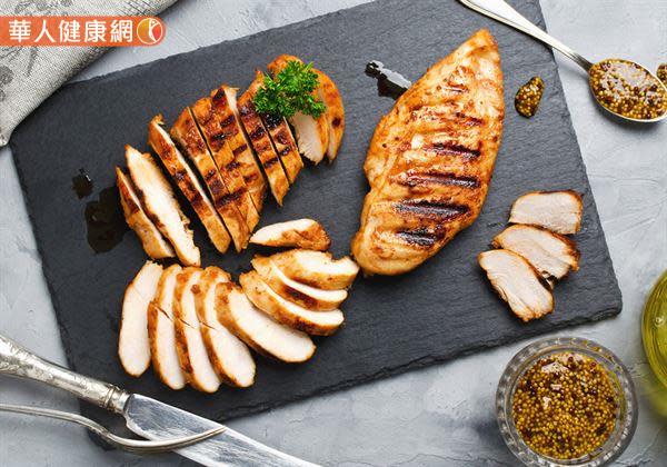 如何讓雞胸肉更軟嫩、好吃？專家教你5招醃製法