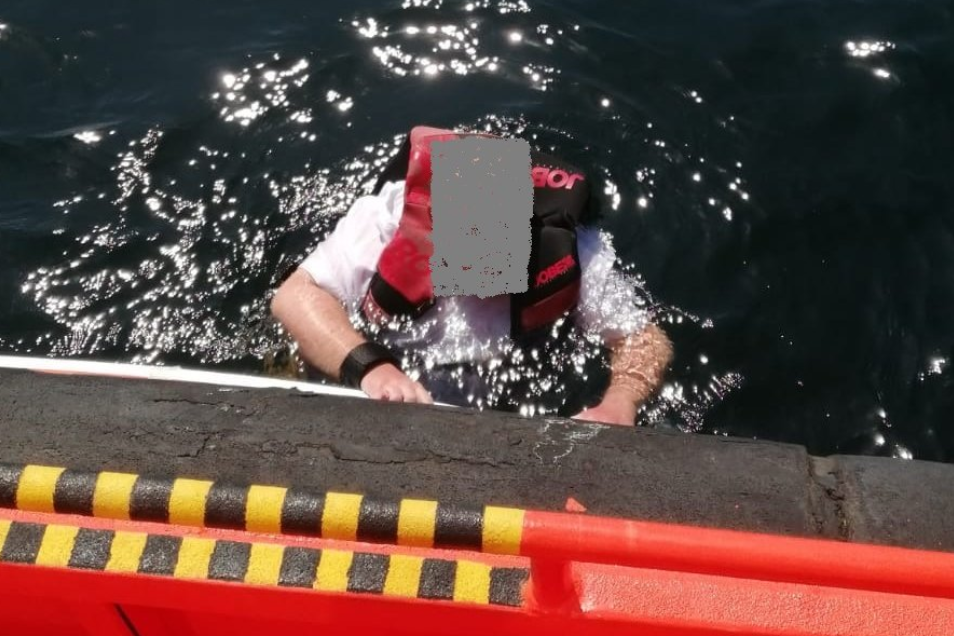 A man was found adrift at sea: Twitter/@salvamentogob