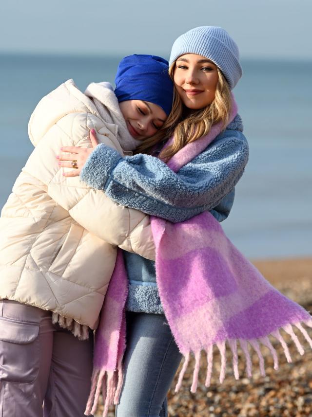 juliet nightingale and peri lomax in hollyoaks