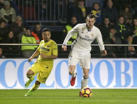 Football Soccer - Villarreal v Real Madrid - Spanish La Liga Santander - Ceramica Stadium, Villarreal, Spain, 26/02/17 Real Madrid's Gareth Bale and Villarreal's Jaume Costa in action. REUTERS/Heino Kalis