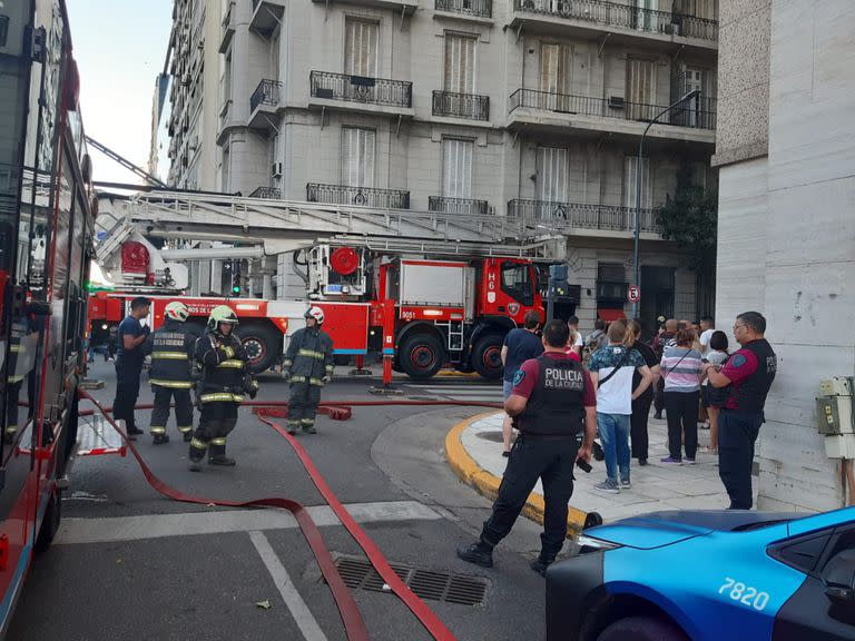 El fuego fue controlado rapidamente por las cuatro dotaciones de bomberos que se acercaron al lugar