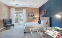 <p>Here’s another one of the bedrooms. <br> (Realtor.com) </p>