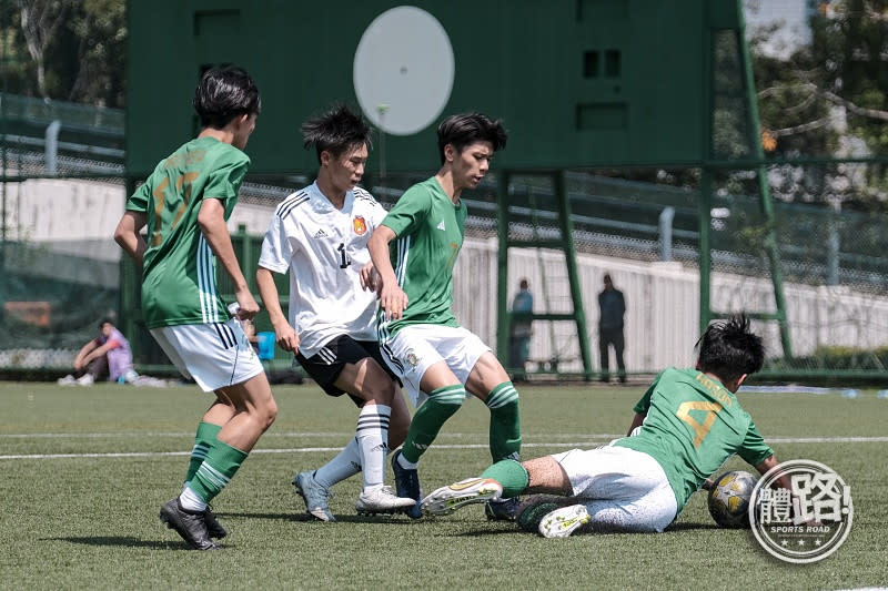 Huang Qingxuan committed a handball in the penalty area, and Nanba was awarded twelve yards.