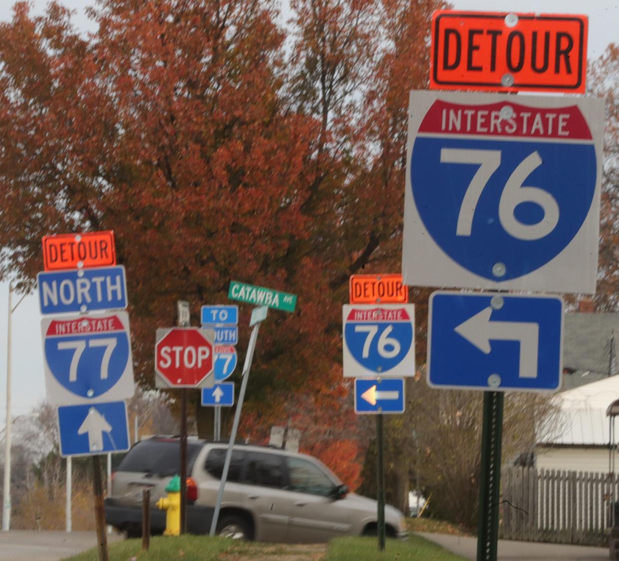 The ramp from I-77 North to I-76 East, closed since March, is scheduled to reopen Tuesday. Pictured are signs directing motorists along Allendale Avenue and Catawba Avenue for drivers heading north on I-77 in late 2021.