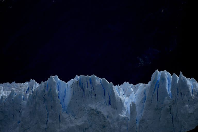 El glaciar Perito Moreno se encuentra en el Parque Nacional Los Glaciares cerca de El Calafate, Argentina, el 2 de noviembre de 