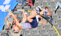 <p>Beim Internationalen Stadionfest in Berlin, kurz ISTAF, setzt der US-Leichtathlet Sam Kendricks im Olympiastadion zum Stabhochsprung an. (Bild: Hendrik Schmidt/dpa) </p>