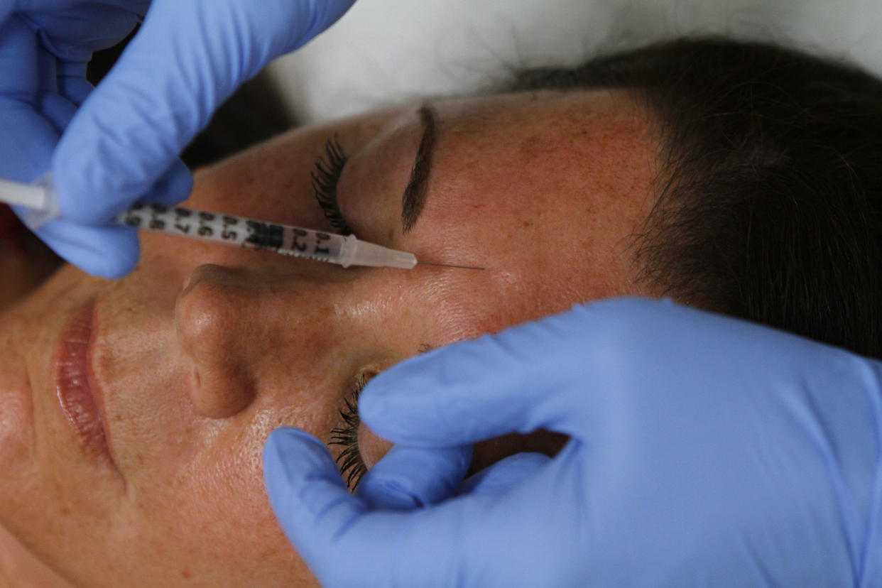 Una mujer recibe inyecciones de bótox en Scottsdale, Arizona, el 12 de agosto de 2010. (Joshua Lott/The New York Times)