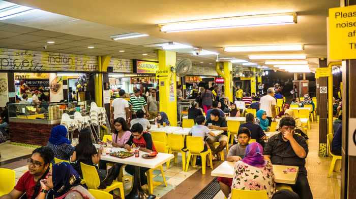 Hungry crowd: In the heartland (suburb areas of Singapore), you can find crowds of people having supper even around midnight.