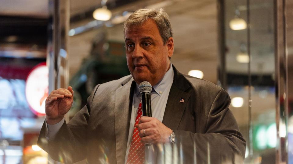 PHOTO: Chris Christie, former governor of New Jersey and 2024 Republican presidential candidate, speaks during a campaign event at MaryAnn's Diner, Jan. 5, 2024, in Amherst, N.H. (Sophie Park/Bloomberg via Getty Images)