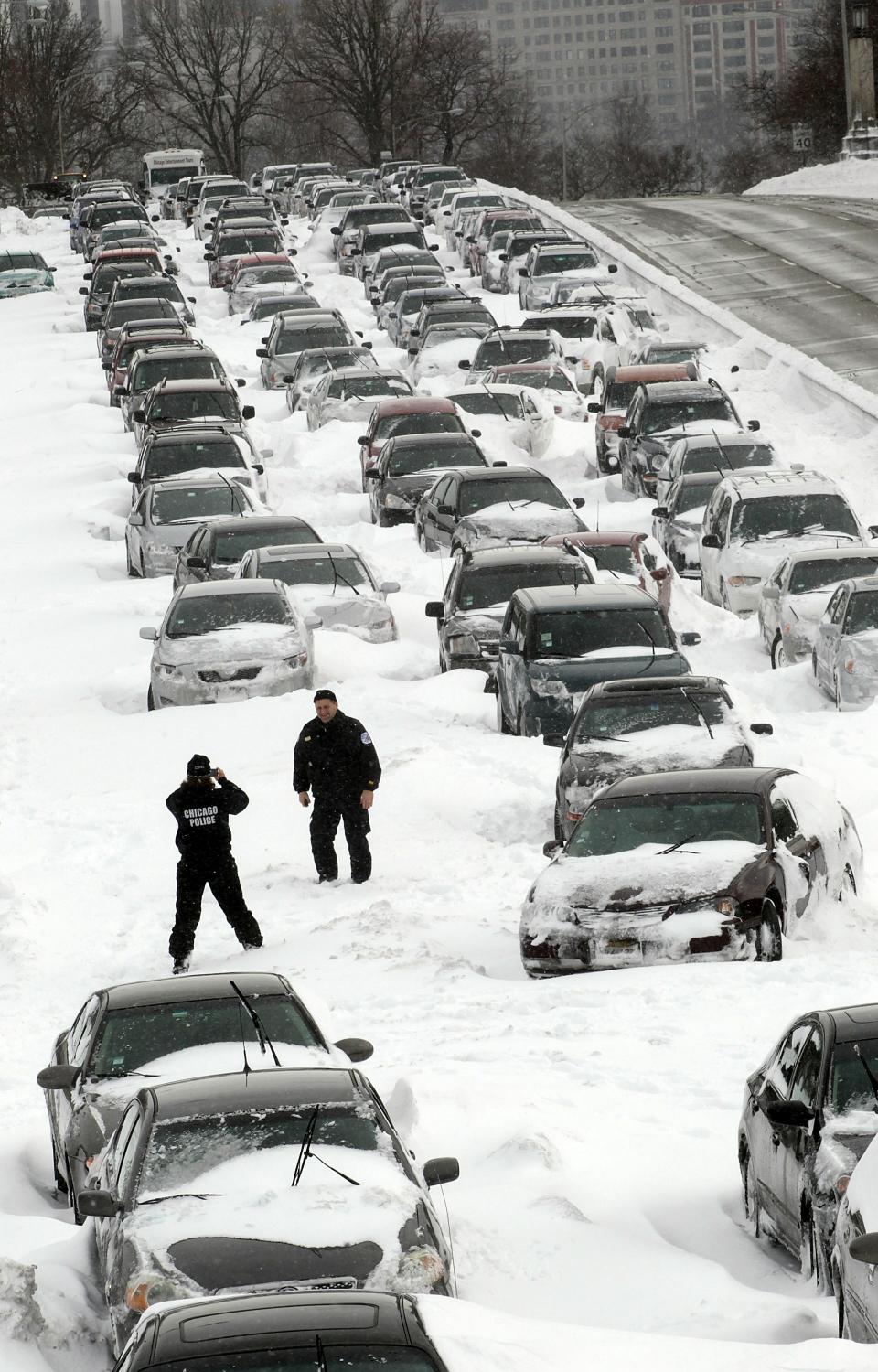 Large Snow Storm Roars Through The Midwest