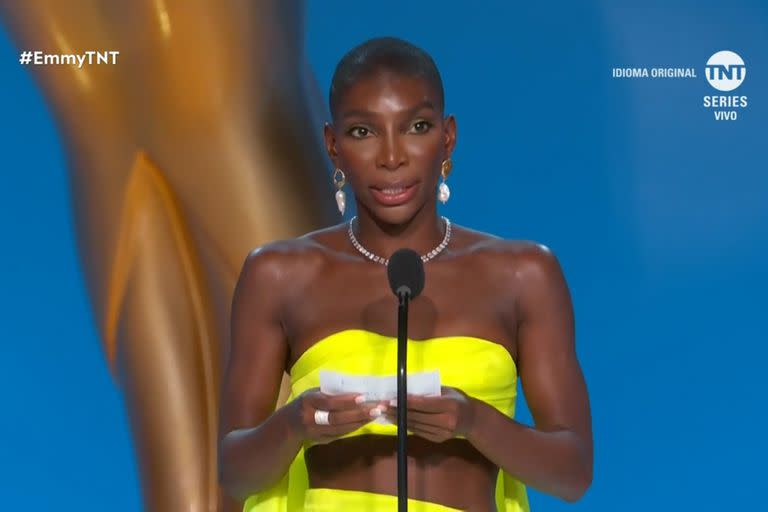 Michaela Coel se llevó el Emmy al mejor guion de miniserie y brindó un poderoso discurso