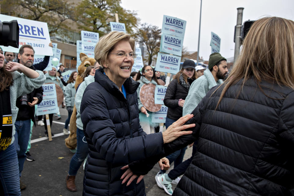 Senator Elizabeth Warren, a Democrat from Massachusetts and 2020 presidential candidate, center, greets supporters outside Wells Fargo Arena ahead of the Iowa Democratic Party Liberty & Justice Dinner in Des Moines, Iowa, on Nov. 1, 2019. (Photo: Daniel Acker/Bloomberg via Getty Images)