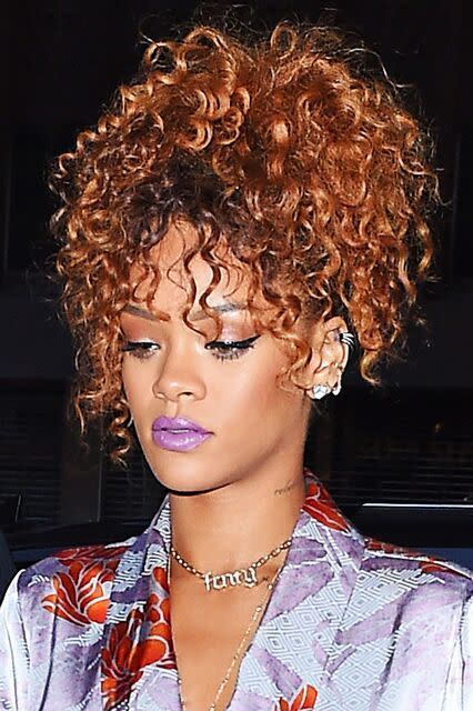 A glossy pastel purple lip pairs perfectly with Rihanna’s glam cat-eye and silky dress. 
