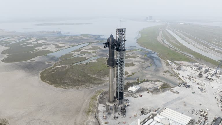 El cohete Starship de SpaceX en el lugar de lanzamiento en Boca Chica, Texas.